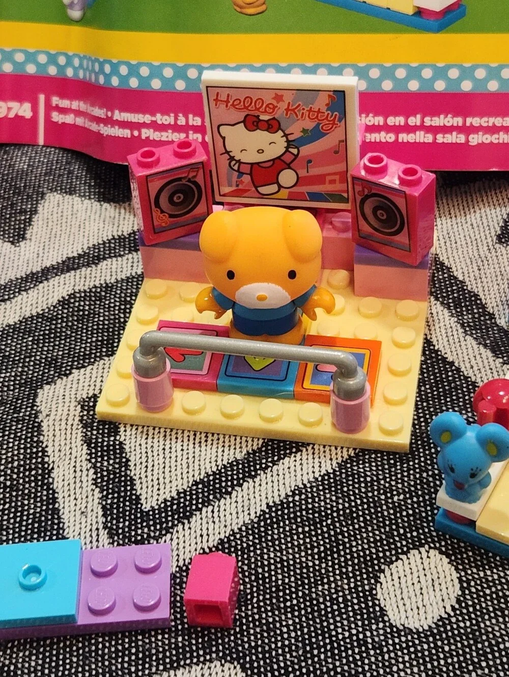 Hello Kitty Mega Bloks Fun At The Arcades 7 Minifig Playset 10974 -  Complete
